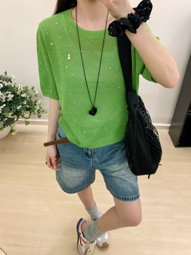 韩系穿搭纯色满身钻圆领小熊标短袖针织衫宽松显瘦百搭薄款上衣 和纸