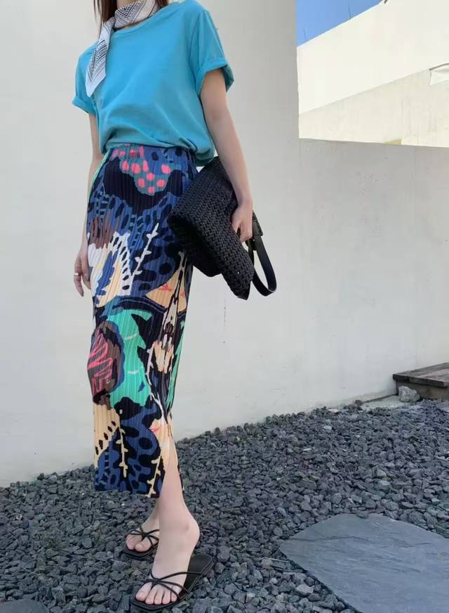 春夏爆款 三宅一生系列 褶皱复古印花直筒半裙 黑 绿 紫 黄 桔红 蓝 均码