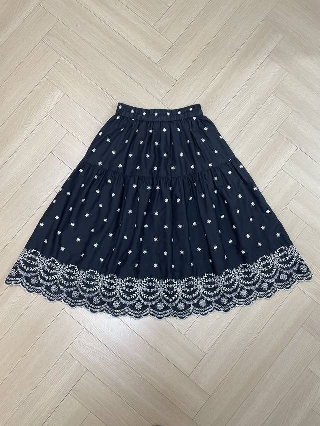 春夏新品 松紧腰刺绣工艺A摆半裙 黑 Ml