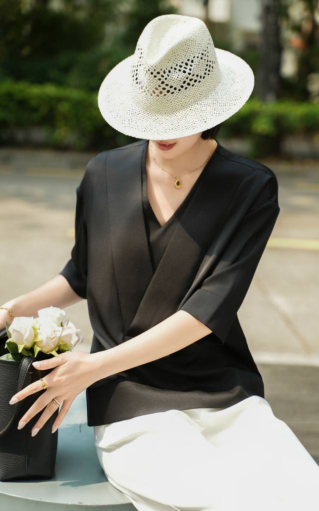 爆款上新 优雅双层V领设计五分中袖真丝衬衫上衣 三色入 S-Xl