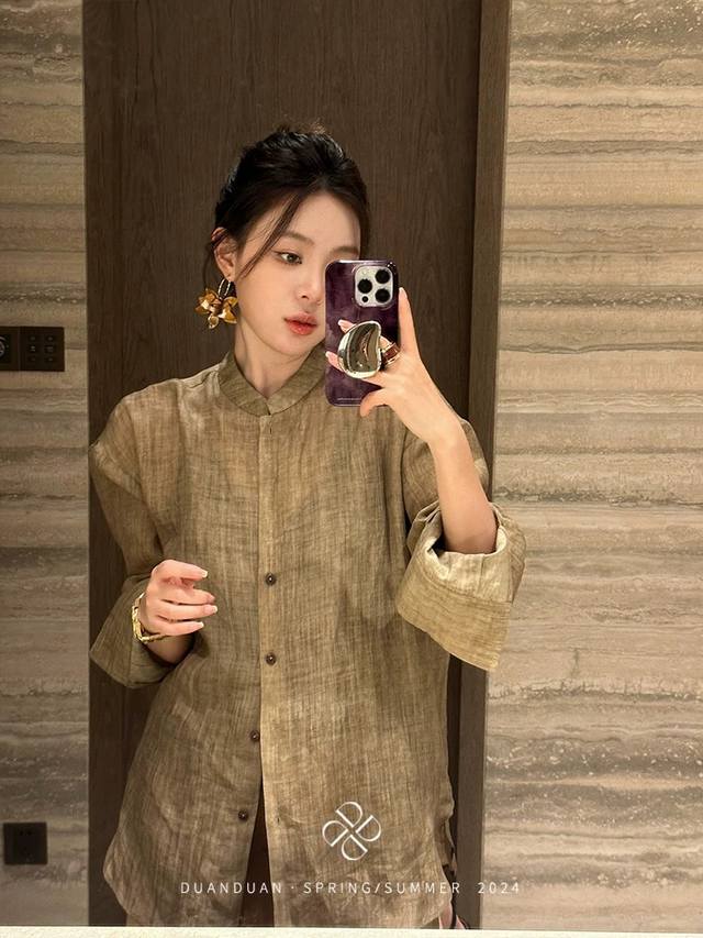主推爆款 版型巨好看 明茶褐 极简小立领天然亚麻廓形国风衬衣 独具氛围感绅雅清冷感，小立领设计打破常规拘谨感 慵懒随性 2色 Smlxl