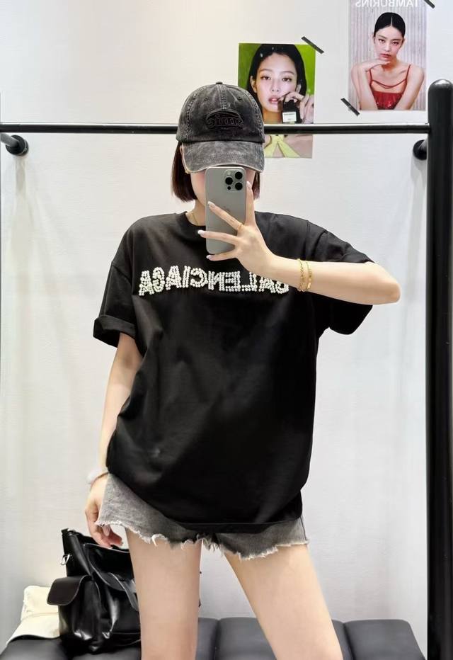 新款巴黎世家重工珍珠纯棉大T 版型修身显瘦 面料舒适柔软 高品质 黑色 白色