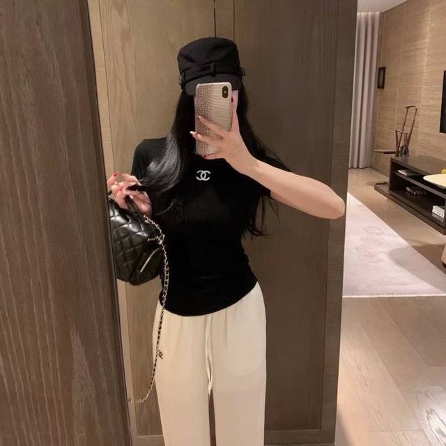 新款刺绣小香Logo纯棉小T 面料舒适弹力好 高品质，版型显瘦时尚！百搭款 黑色 白色 兰 黄 灰
