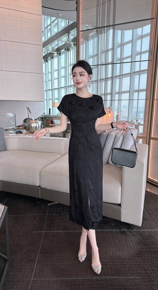 提花人丝面料连肩盖袖连衣裙；颜色：灰色、杏色、黑色； 尺码S、M、L、Xl、Xxl 3Xl；