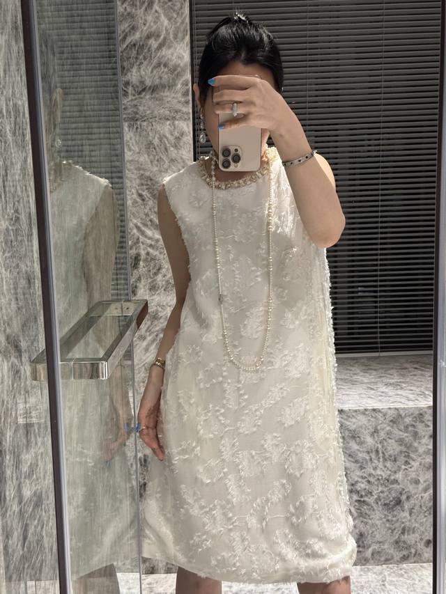 上新人丝羊毛剪花手工订珠连衣裙，S-Xl