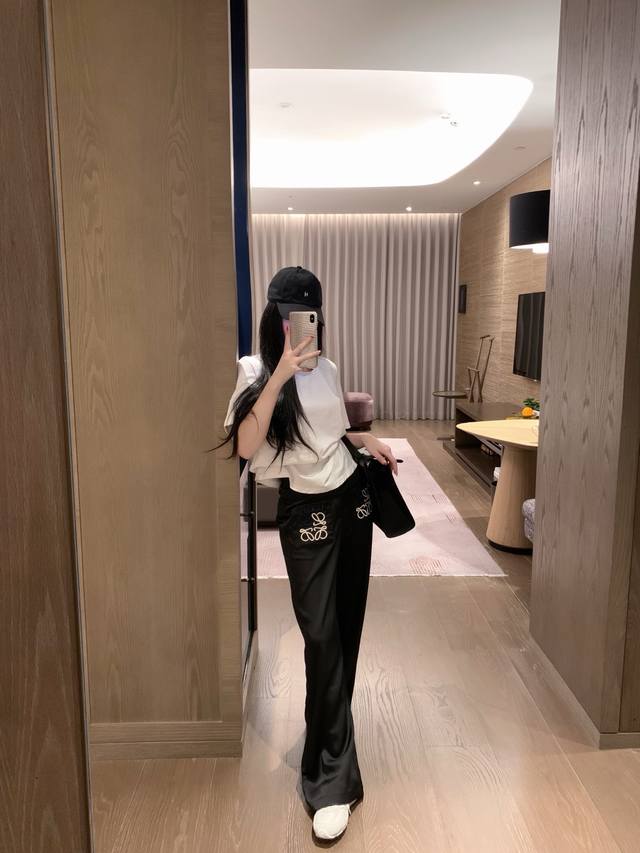 Loew*口袋绣花缎面显瘦长裤～～直筒裤型不挑身材都可以轻松驾驭白色有加短裤里布Sml