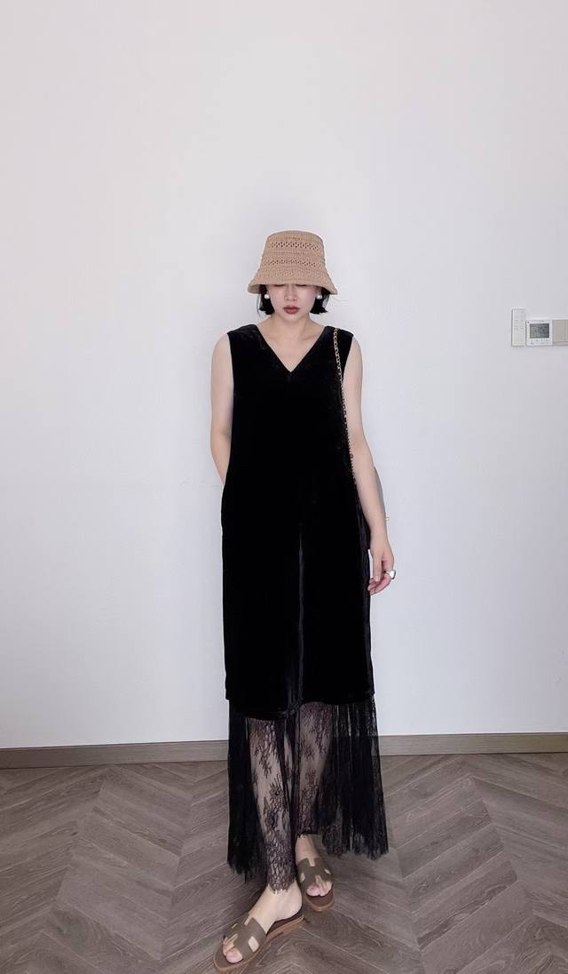 重磅真丝丝绒连衣裙，经典丝绒小黑裙拼接蕾丝 灵动显瘦 独属于女性的法式浪漫，将气质诠释的淋漓尽致，隐隐的丝绒光泽，更显古典高雅Smlxl