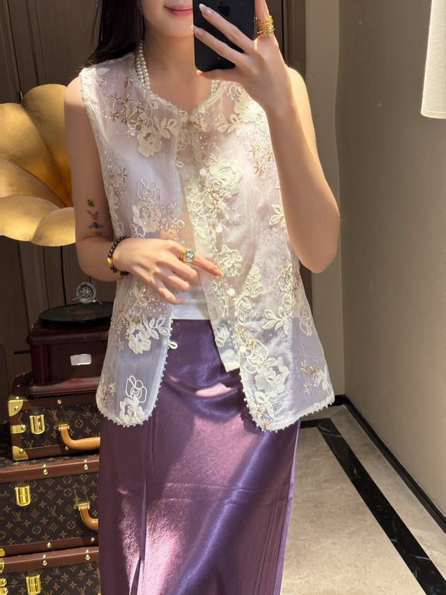 真丝欧根纱绣花马甲！