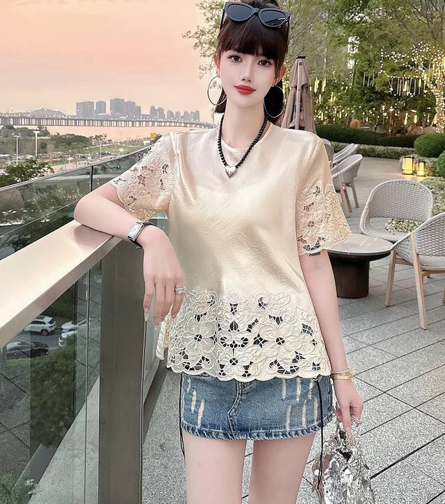 爆款出货重工绣花醋酸皱上衣。 4色：杏色，粉色，灰色，黑色。 码数S-Xxl