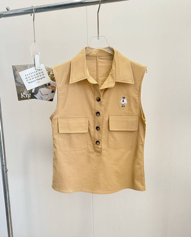 品名：Ralph Laur*N 拉夫小熊贴布无袖亚麻Polo领衬衫 尺码：S.M.L 颜色：卡其 直筒版型，上身带有微微的松量，轻轻松松就把有钱有闲的状态展示出
