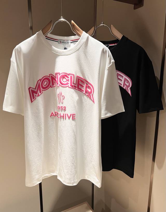 Moncler蒙家 2025春夏最新男女同款贸易订单短袖T恤，全品相！！网红款！采用Logo图案压胶设计！上身舒适透气，不僵硬，整体有着丰富的立体感，品质出口订
