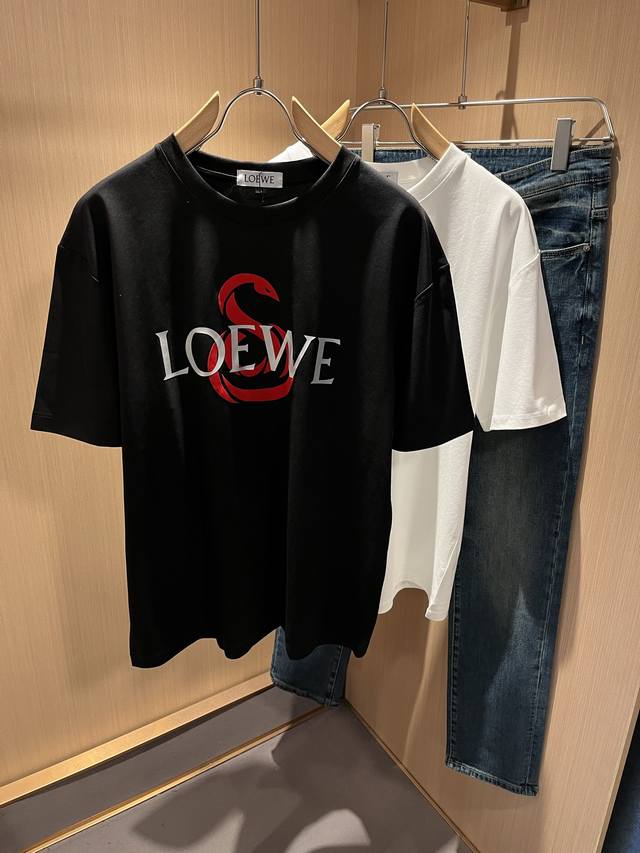 Loe*We罗*威 2025春夏新款男女同款短袖T恤，意大利原厂订单渠道，极具个性高级风，标志Logo图案压胶印花工艺设计！情侣款纯棉短袖T恤！！最新时尚潮流人