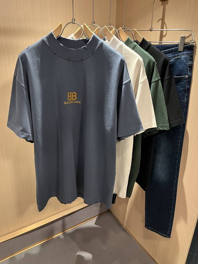 Balenci*Ga巴黎*家 2025春夏新款男女同款破洞短袖T恤！走秀图案印花时尚休闲短袖T恤衫！设计Logo压胶设计！极具设计精选客供280G纯棉面料，手感