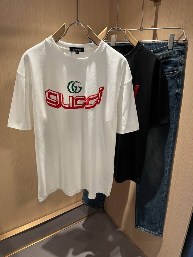 Gucc*古家 2025春夏新款男女同情侣款休闲宽松棉质圆领短袖T恤衫！贸易公司渠道稀出，同步官网发售 ！ 2025春夏最新系列，经典时尚设计元素，为全新系列注