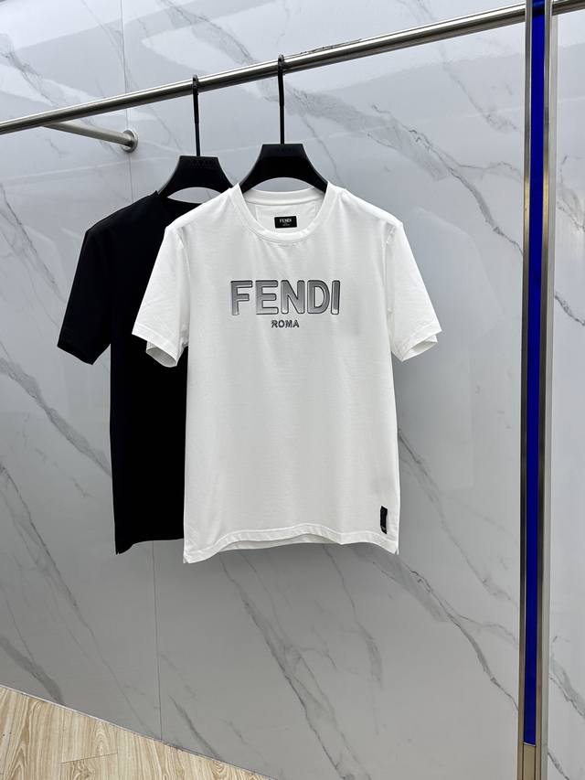 Fendi 芬迪 2025春夏新款D家印花短袖，高版本，专柜同步！很有辨识度，超级有质感！叠穿打底就很有博主范儿了 ，低调有品位 ，原版面料 ，丝光棉面料，上身