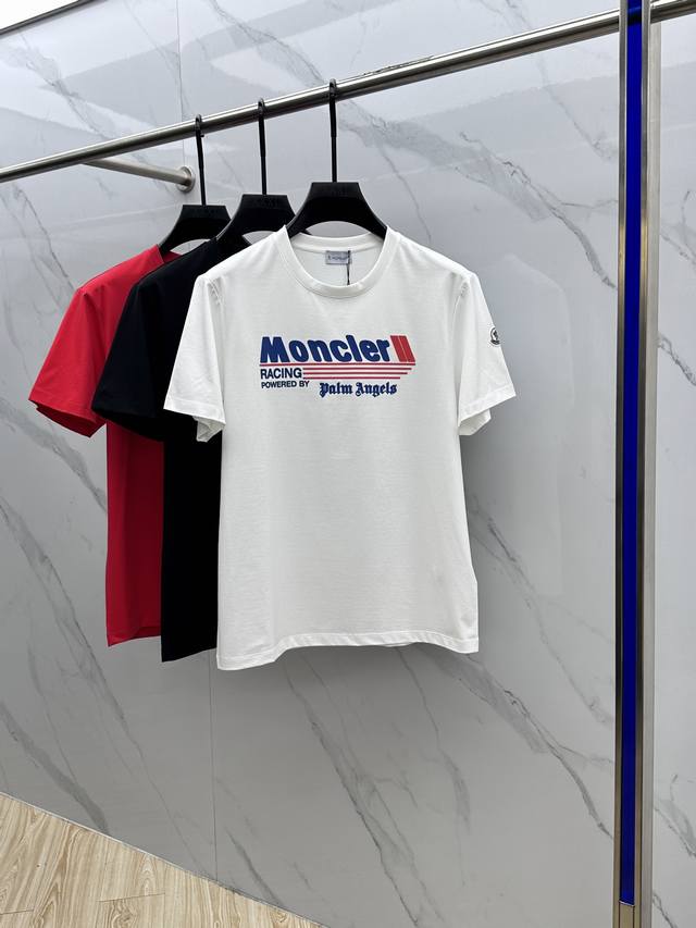 Moncler 蒙口 2025春夏新款D家印花短袖，高版本，专柜同步！很有辨识度，超级有质感！叠穿打底就很有博主范儿了 ，低调有品位 ，原版面料 ，丝光棉面料，