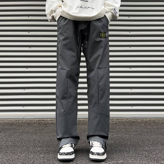 Stone Island 石头岛海外专柜拉链机能休闲裤，防水冲锋裤，高品质，个性拉链设计，小红书主播推荐，上身质感满满，版型立体，完美修饰腿型，可随意日常搭配，