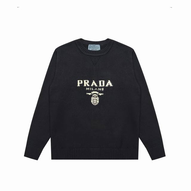 翻单出货prada普拉达秋冬必备款胸前字母圆领毛衣 这件毛衣很普通很百搭 低调的休闲款 随便怎么搭都好看 两个颜色真的都特别好看 极简的气质风格 黑色百搭 灰色