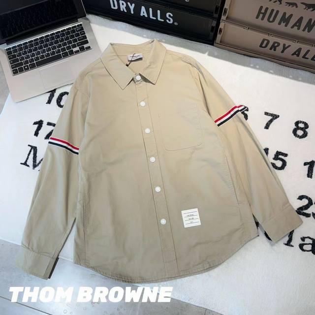 Thom Browne Tb牛津布色织织带衬衫 男女同款 -面料：采用原版一比一牛津布面料。 -辅料：原版拆解开发，一比一定制的小标，领标，水洗，吊牌，五金等等