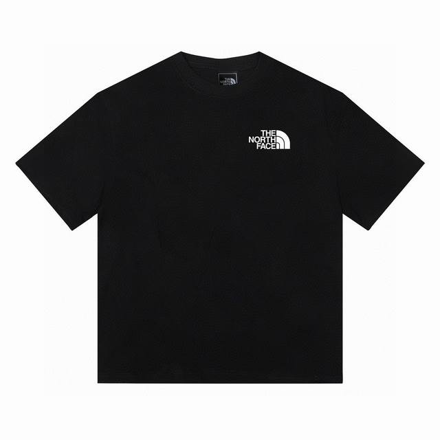 The North Face 北面夕阳港湾航海短袖半袖T恤情侣款 面料采用230G 双纱纯棉，做工规整，纹路清晰，穿着舒适！ 胸前精致的印花小标 加后背的原宿风
