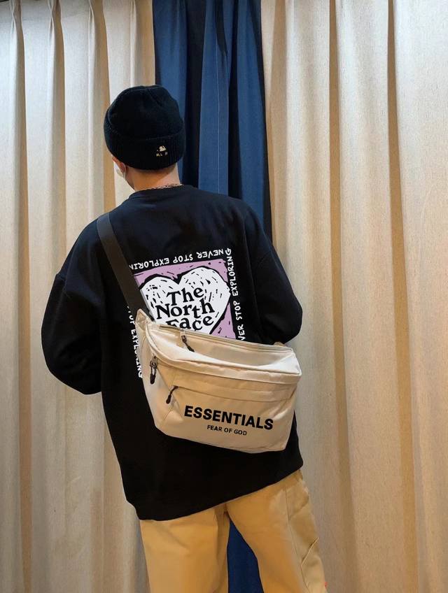 The North Face 北面新主题热爱探索春季圆领卫衣 甄选新疆华棉面料 柔软舒适 手感软糯细腻 高克重 上身充满质感 非常轻便舒适 运动宽松版型不紧身