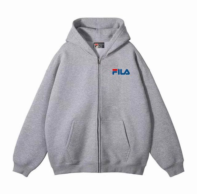 Fila斐乐春季连帽开衫拉链卫衣外套 高品质，做细节 甄选新疆华棉面料 手感软糯细腻 上身充满质感 非常轻便舒适运动宽松版型不紧身 轻松驾驭无压力 全衣平车走线