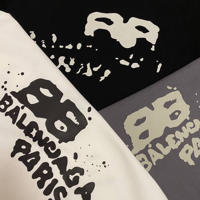 Balenciaga 巴黎世家Handdrawn Bb Icon情侣款短袖 穿上就是舒适自在 减龄又显瘦的存在，慵懒而随性，结合干净简单的色系就特别耐看，适合日