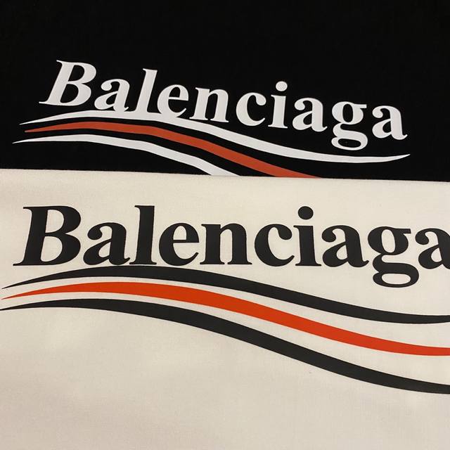 巴黎世家Balenciaga波浪可乐字母图案宽松印花情侣短袖 情侣同款 定织定染一致260G纯棉双纱面料 同缸零色差领口螺纹 四针六线工艺 面料舒适透气 机洗不