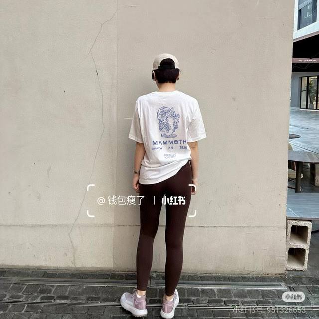 高品质鸟象联名25Ss印花短袖！胸前品牌字母Logo大牌感十足！高端大气完美演绎，经典圆领不挑人版型上身巨显瘦 面料采用230克纯棉面料，保证舒适性同时透气冰爽