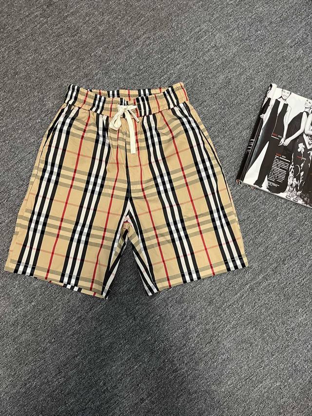 Burberry 巴宝莉条纹休闲短裤 面料采用德国进口纤维棉面料，轻薄透气，抗皱免烫，不起球，不掉色，松紧腰带设计，贴合身形，方便调整，男女同款 颜色：黑色 尺