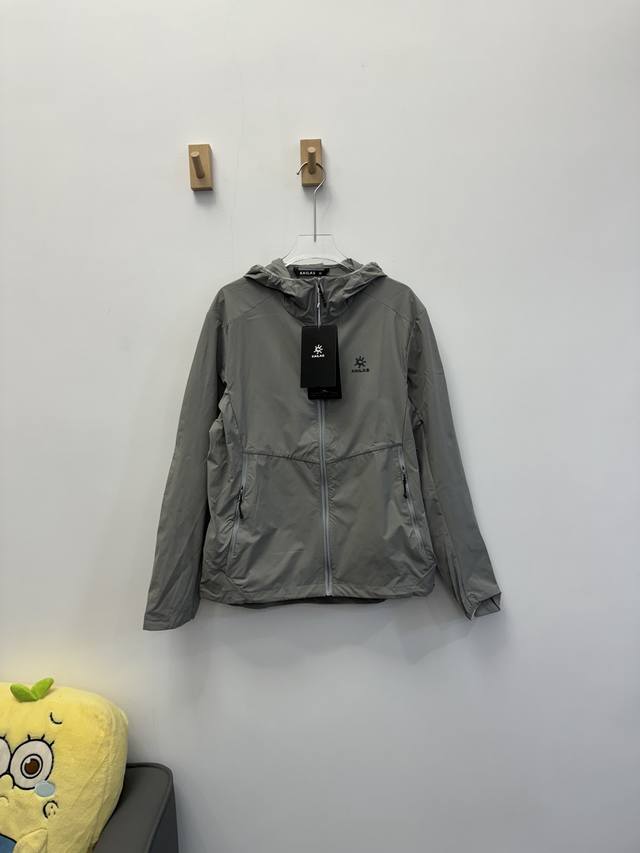 款号：L03 25款凯乐石新款防晒衣 Kailas凯乐石 轻量化防刮耐磨防泼水男女同款网眼内衬户外双层防风连帽尼龙夹克外套，经典刺绣Logo轻量双层梭织面料，设