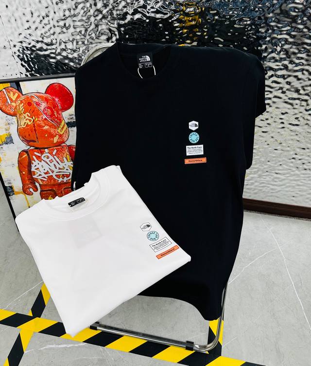 高版本带芯片 The North Face 北面25夏季新款印花休闲宽松情侣款 短袖T恤D987 细节:版本一比一复刻，吊牌 领标 水洗。带Nfc芯片识别 面料