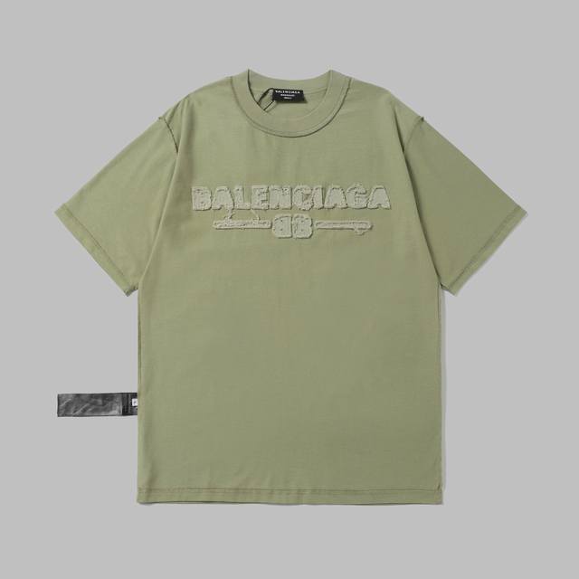 上新 高品质9172 新款来袭！！Balenciaga 短袖 水洗面料过后高克重 320 克 贴布刺绣，非常有个性和特色的设计 高级的 整体衣服轻微做旧 版型也