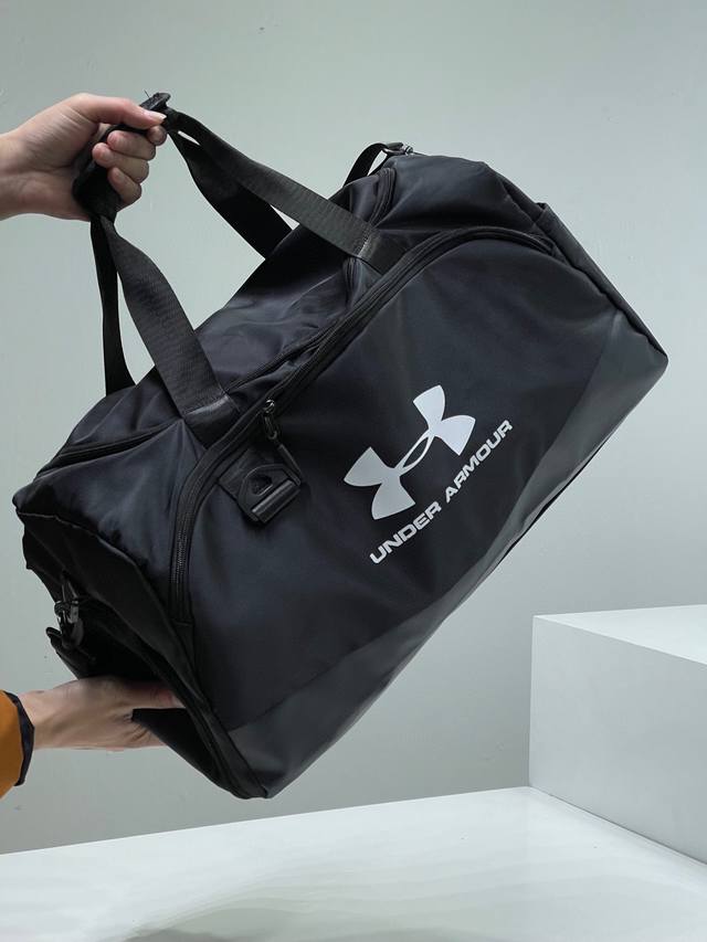 可主推~ 常年有货 安德玛旅行包 纯正品订单，运动季必入单品，全新安德玛Ua 健身训练包，男女出差行李 运动干湿分斜挎单肩手提旅行包 男女超大容量，健身训练运动