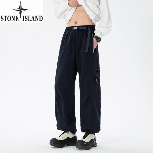 石头岛Stone Island春夏季新款，男女同款松紧腰腰带抽绳 美式潮流高防水机能伞兵裤，男士休闲裤工装裤 今年最流行面料 上身非常简单帅气有型的一款 男女情