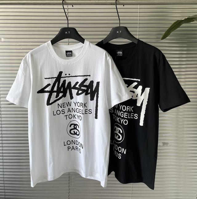 Stussy Ss24 世界巡游系列 Logo印花图案圆领套头短袖T恤 男女同款 辅料：原版拆解开发，一比一定制的小标，领标，水洗，吊牌等等。 精选面料：原版一