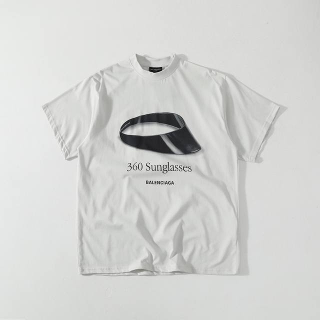 Balenciaga巴黎世家25夏季新品360 Sunglasses印花护目镜短袖T恤 Tee采用2 0G棉 面料非常轻薄 是“最像短袖的一件短袖”夏天穿非常凉