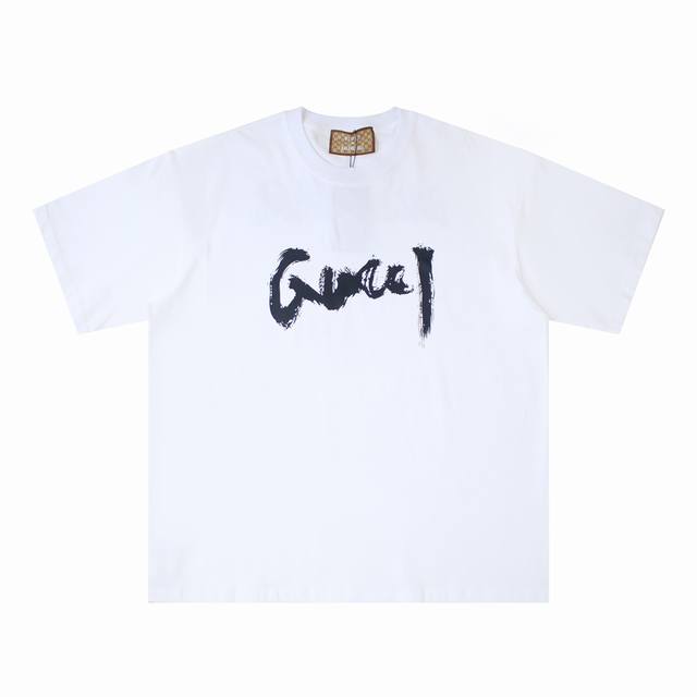 Balenciaga X Gucci 巴黎世家 X 古驰联名圆领短袖T恤 定制250G全棉双纱紧密爽滑面料，布面干净，布纹清晰，手感非常细腻扎实，更加力挺 印花