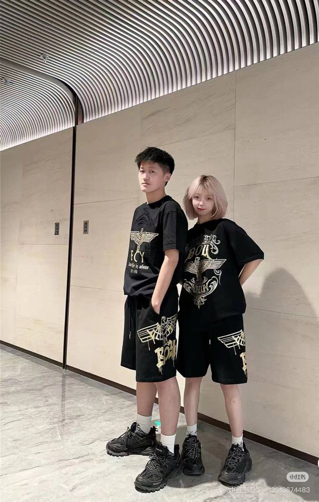 百搭神裤Boy London 大老鹰夏季永不过时单色烫金刺绣小标老鹰翅膀Logo图案印花休闲情侣毛圈五分短裤 采用360G重大毛圈面料，质感一流，作为当下超火的