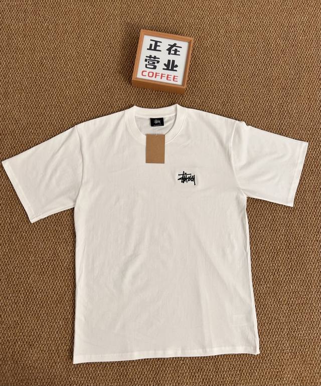 顶端刺绣品质Stussy 斯图西白色基础款短袖宽松男女同款情侣款 采用抗菌260克新疆长绒棉重磅面料 透气舒适 怎么洗都不起球透气轻柔的短袖，让您穿着舒适一整天