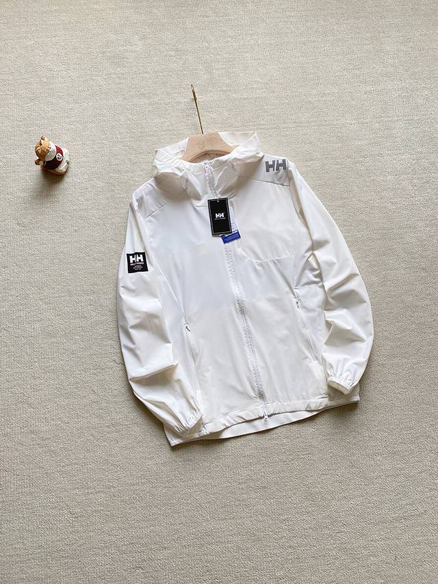 报单款号04161。 Helly Hansen Hh 海丽汉森 夏季放泼水防晒凉感弹力皮肤衣，多色可选，非常适合夏季穿着，旅游 徒步 日常出行都可驾驭随意搭配！