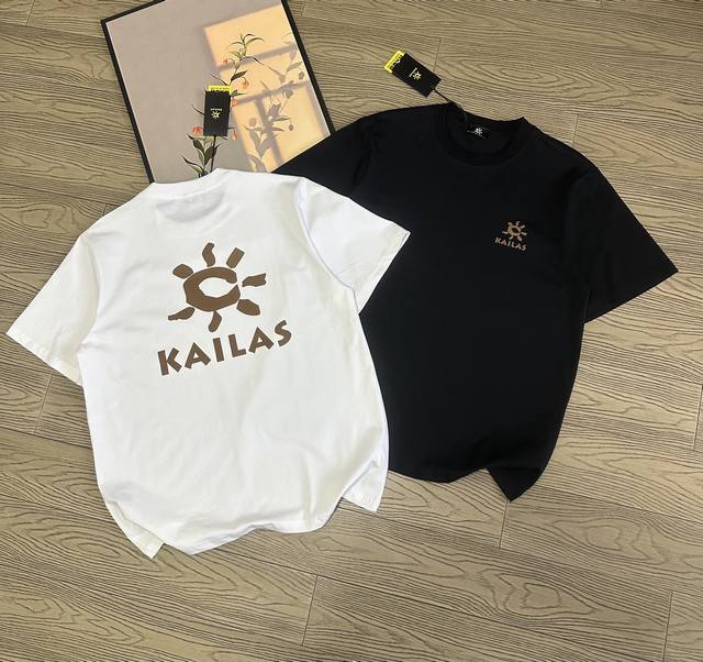 Kailas 凯乐石 25Ss 新款印花后背大Logo宽松男女同款圆领纯棉短袖T恤 宽松版，330G全棉精梳棉，品质超赞 颜色： 黑色-白色 尺码M-L- Xl