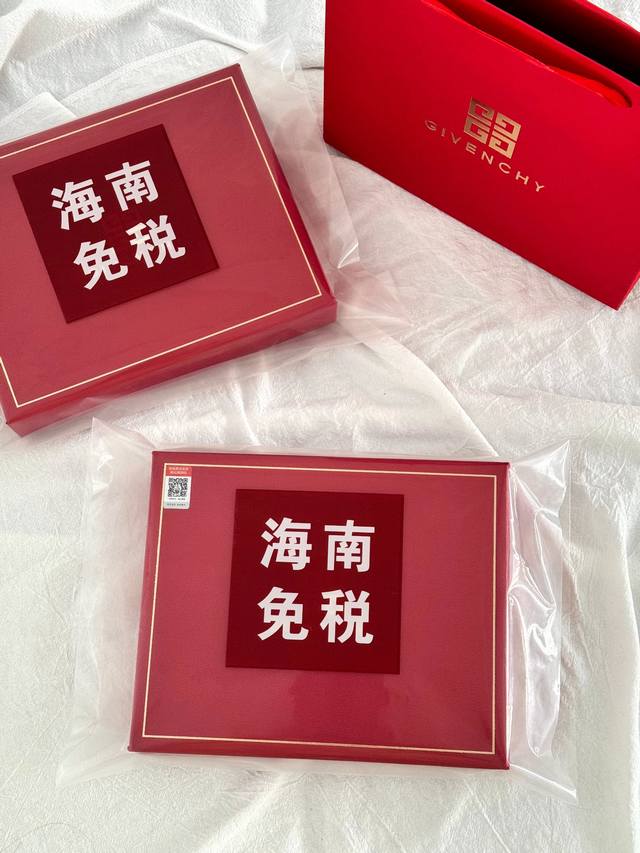 太高潮了，太满足了！心无禁忌，则迷红万千，尽是优雅与热情，答应我这个礼盒您一定要拥有，毕竟它可是纪凡希# Gvc纪梵希口红散粉三件套 嗨南免税毒家细节！没有吃亏