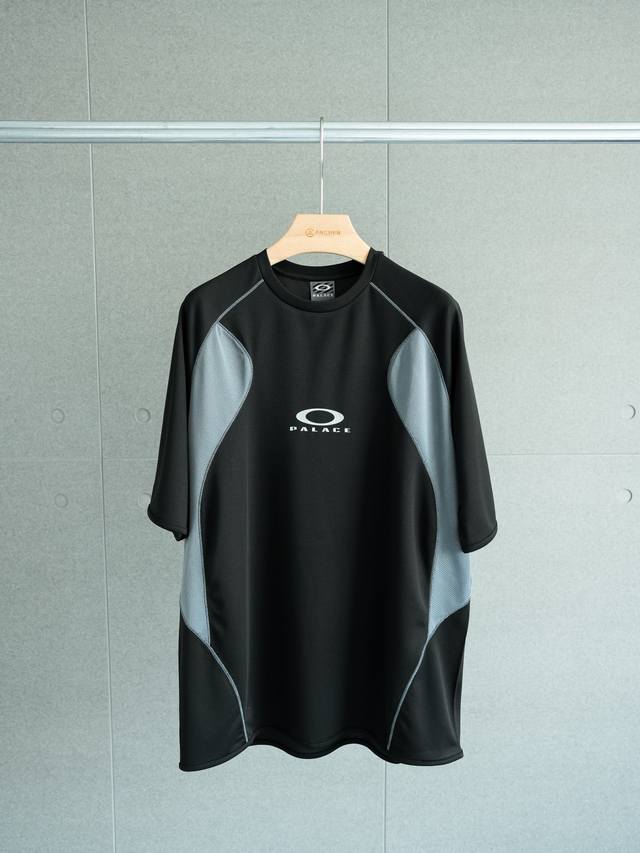 机能速干单品 palace X Oakley 25Ss 联名 印花拼接短袖 颜色：黑色 尺码：S M L Xl 尺寸推荐： S码适合 -130斤 M适合130-