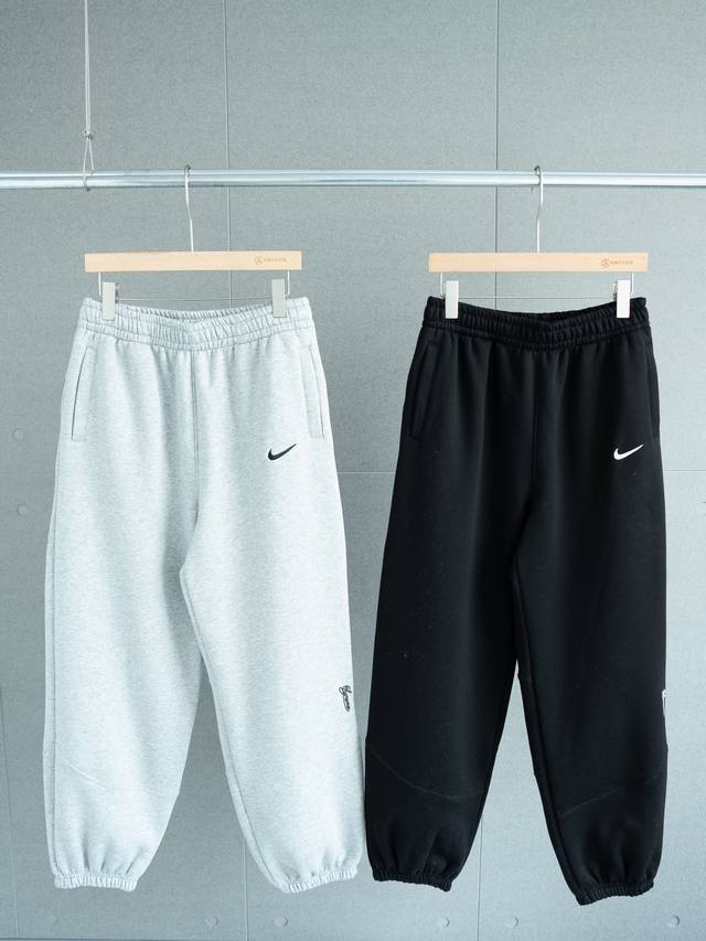 同系列长裤 Supreme X Nike Ss25Week4 Sweatpant 刺绣Logo百搭宽松 联名系列 刺绣Logo袋鼠口袋长裤 男女同款 颜色：灰色