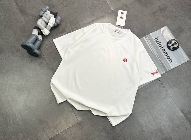 潮牌 Lululemon刺绣情侣款短袖T恤！ ：240G双纱潮牌专用棉，纹理清晰，质感满满，同缸定染1×1无色差精密纯棉螺纹，层搭叠穿，自留好货，强烈推荐~所有