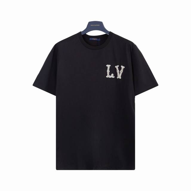 顶级版本区别烫钻版本 Louis Vuitton 路易威登 菲董 走秀款春夏系列 串珠镶钻刺绣，施华洛世奇水钻 珍珠字母短袖T恤 区别市场其他版本 高端品质 手