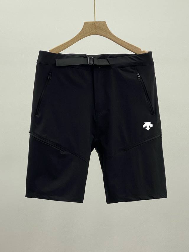 Descente迪桑特户外系列速干休闲短裤 黑色 浅灰 深灰 卡其 军绿 M-4Xl 家人们谁懂啊！挖到了迪桑特宝藏速干短裤！ 男女同款，情侣一起穿超有范儿 大