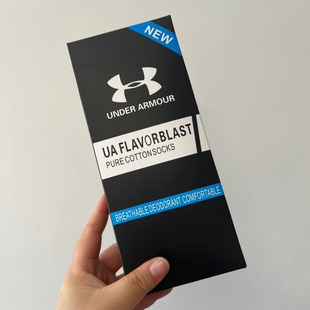 Ua安德玛低筒盒袜 礼盒包装！一盒五双 安家最新款低筒短袜，网红Up主们主推款，典藏版原盒包装！！ 出街必不可少的一件搭配单品～ 细节细节再细节 采用新疆优质棉