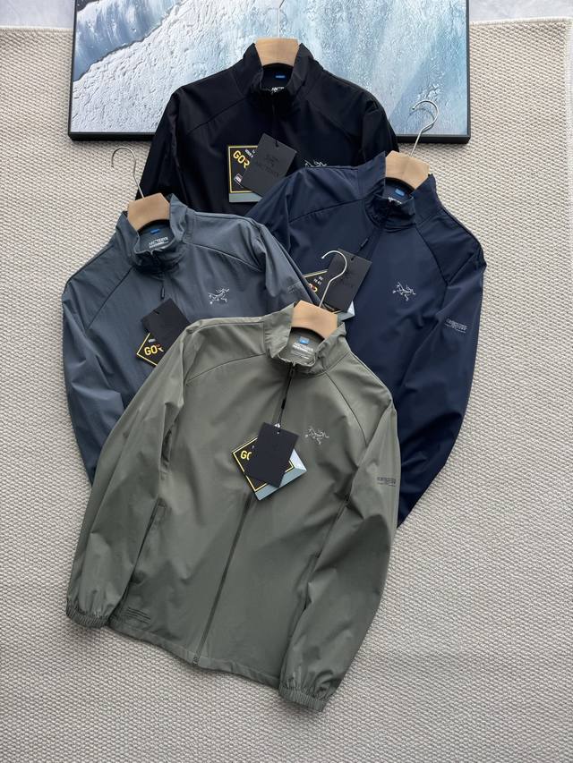 品质轻薄防晒始祖鸟 Arc'teryx 新款夏季男女同款超舒服立领宽松最新款液下两侧激光打孔透气立领轻薄皮肤衣！ 热爱户外运动的你，怎能少了始祖鸟这款防晒服？它